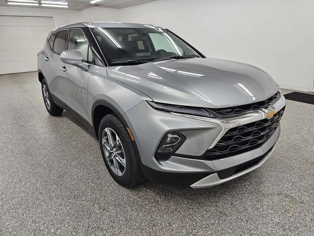Used 2026 Chevrolet Blazer LT FWD image 3
