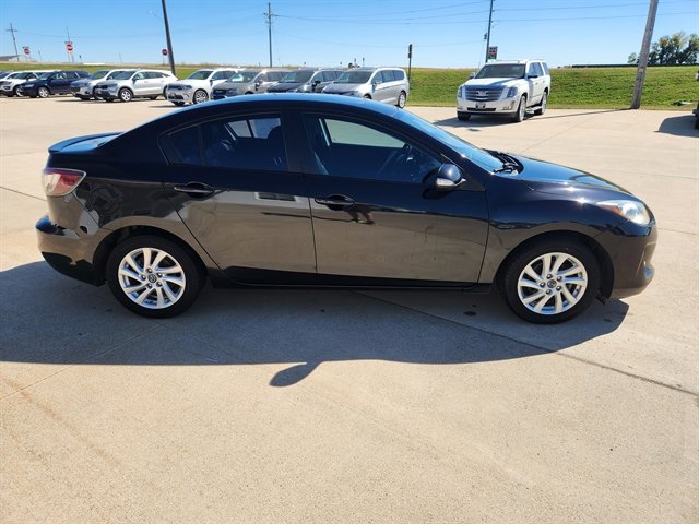 Used 2013 MAZDA MAZDA3 i Grand Touring w/ Tech Pkg FWD image 2