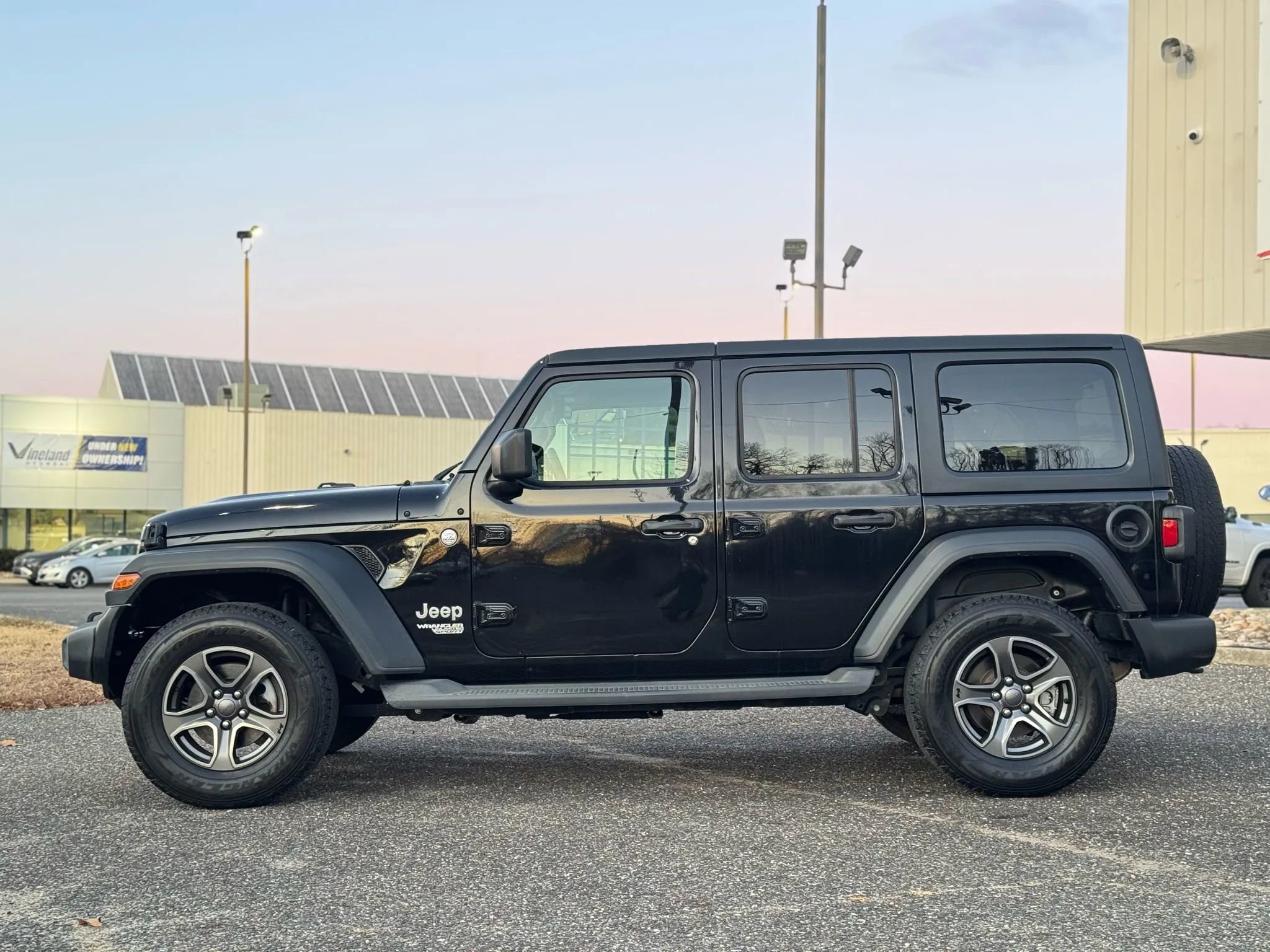 Used 2018 Jeep Wrangler Unlimited Sport S image 2
