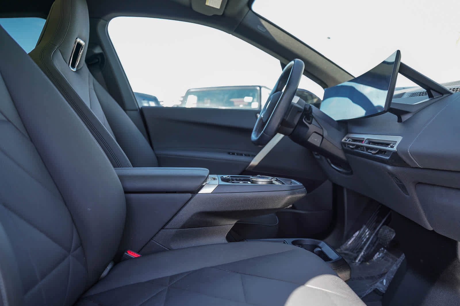 Used 2023 BMW iX xDrive50 w/ Sport Package image 16