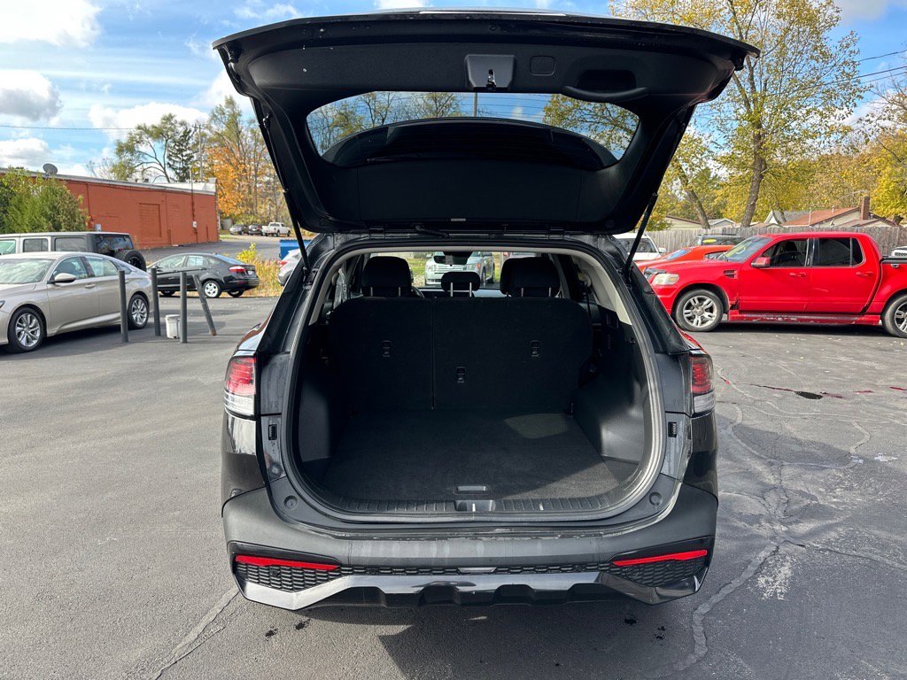 Used 2023 Kia Sportage LX image 9