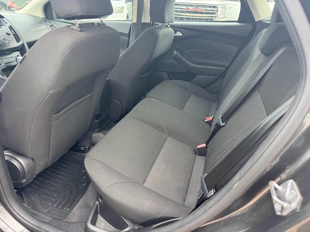 Used 2015 Ford Focus SE image 14