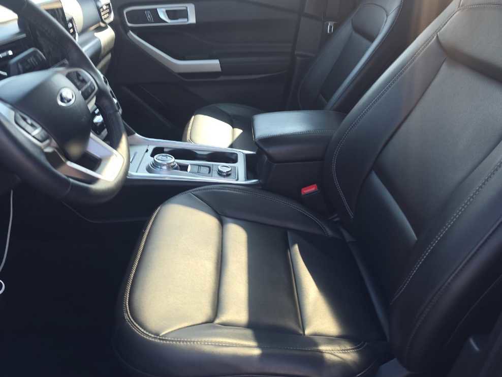 Used 2023 Ford Explorer XLT w/ Equipment Group 202A AWD/4WD image 9