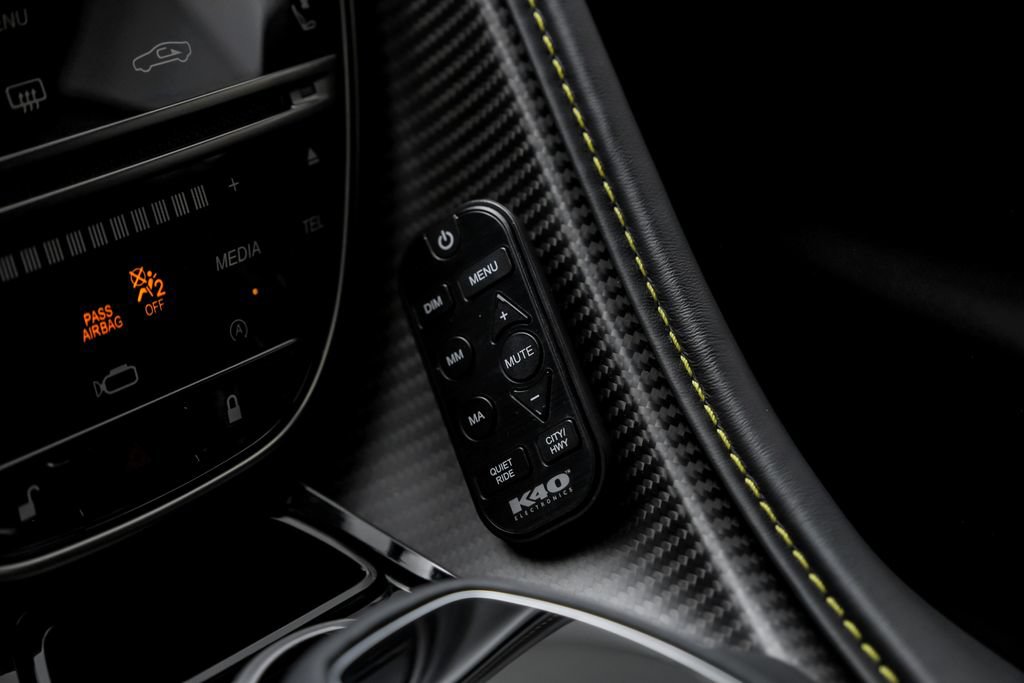Used 2022 Aston Martin DBS Superleggera RWD image 22