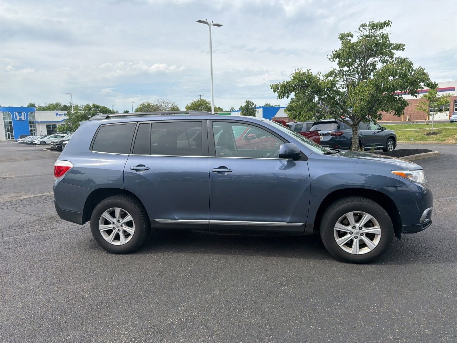 Used 2013 Toyota Highlander SE AWD/4WD image 13