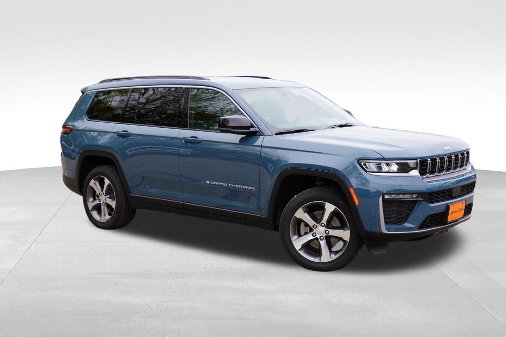 Used 2026 Jeep Grand Cherokee L Limited w/ Trailer Tow Package AWD/4WD image 2