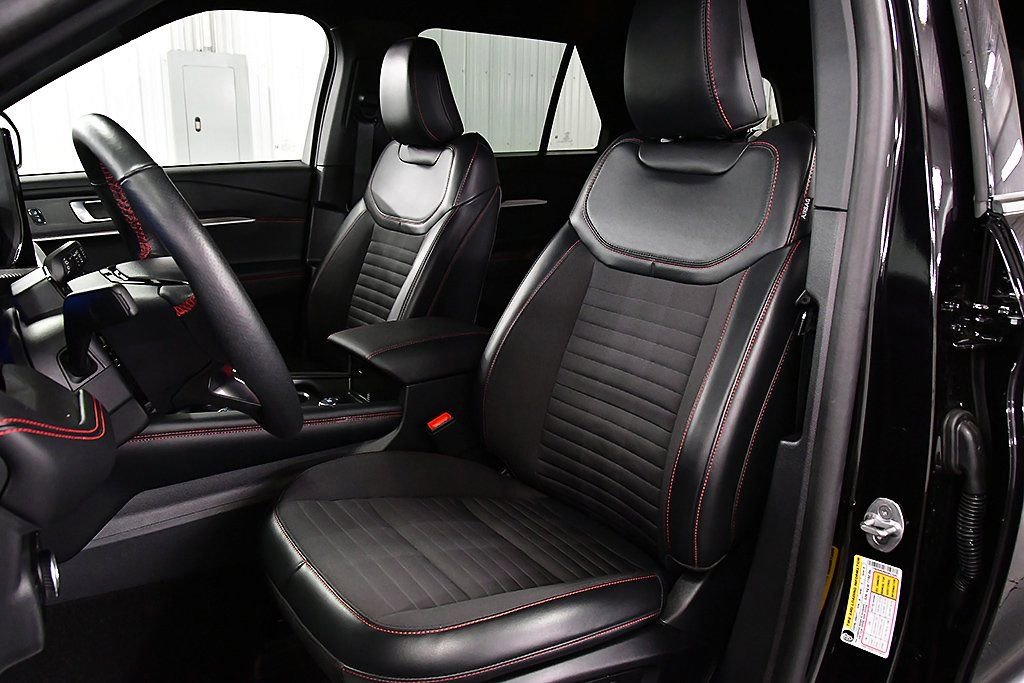 Used 2025 Ford Explorer ST-Line image 26