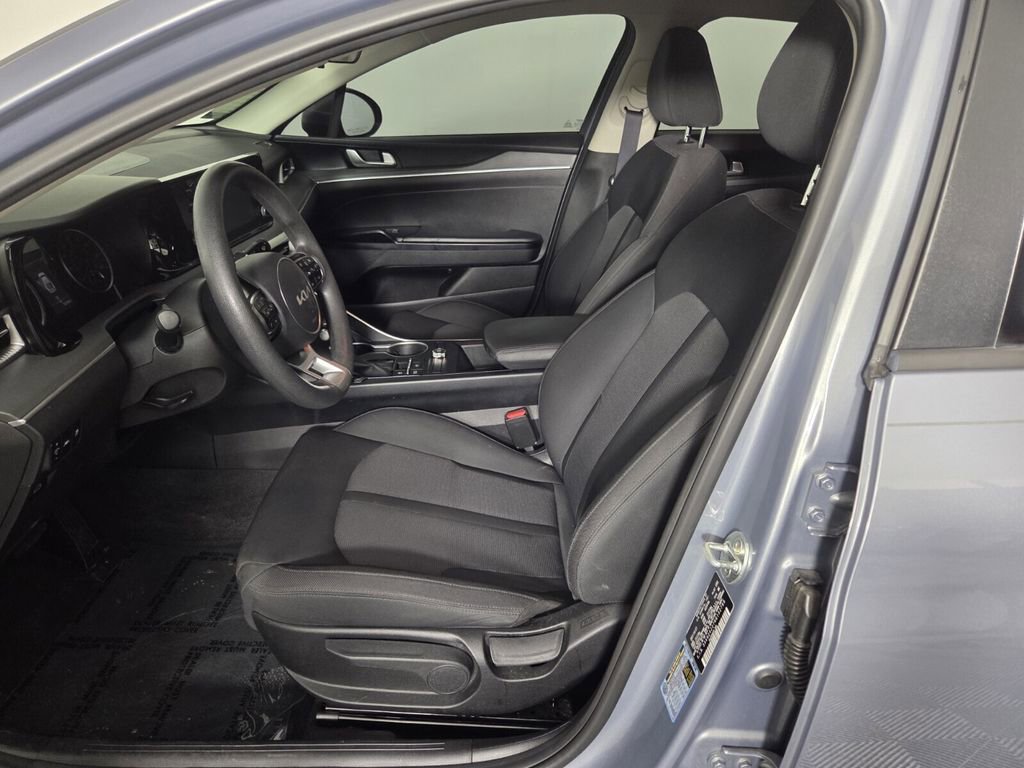 Used 2022 Kia K5 LX FWD image 9