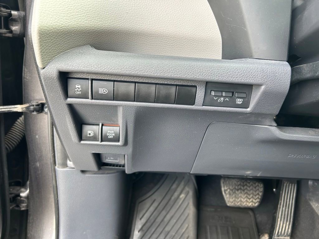 Used 2024 Toyota Sienna LE w/ LE Plus Package AWD/4WD image 24