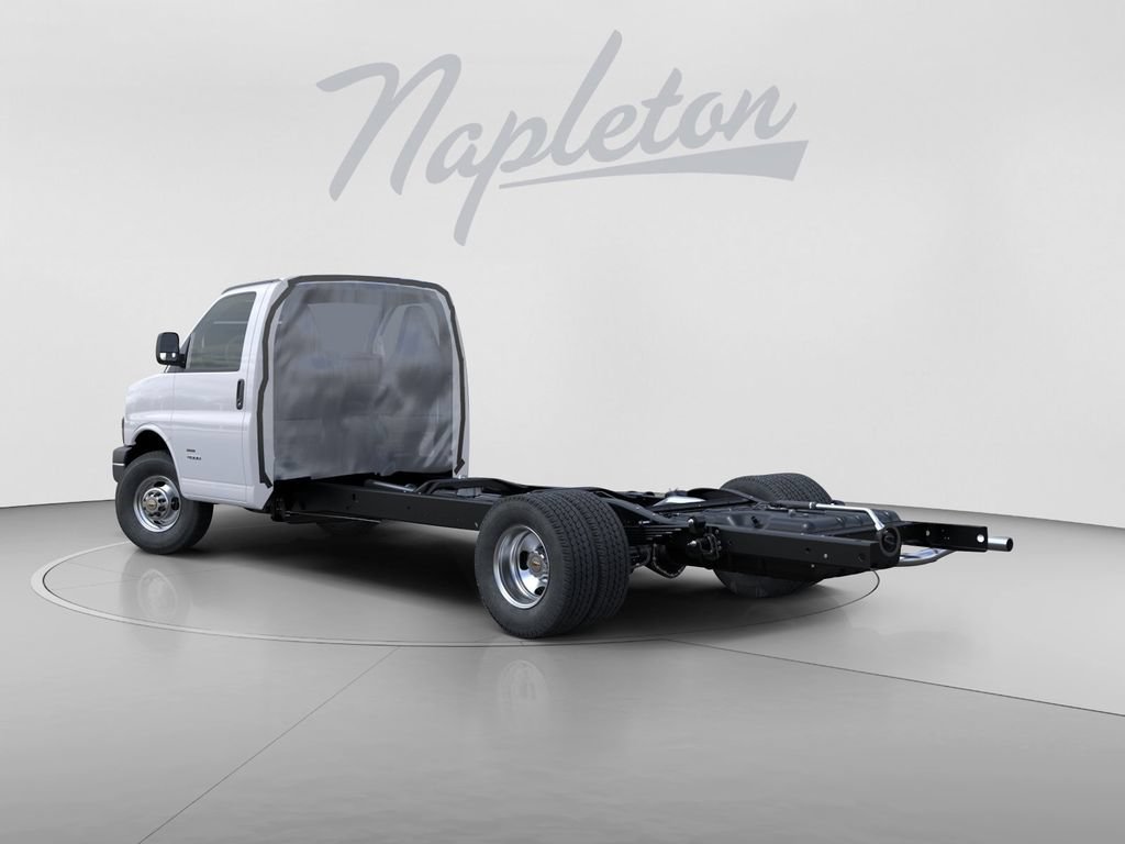New 2026 Chevrolet Express 4500 w/ Power Convenience Package RWD image 4