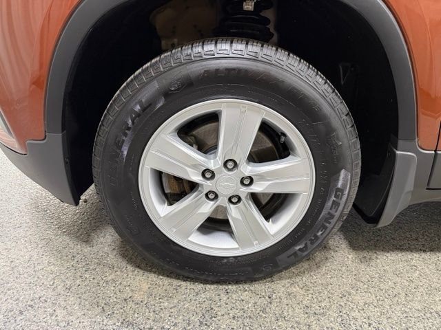 Used 2019 Chevrolet Trax LT w/ LT Convenience Package AWD/4WD image 25