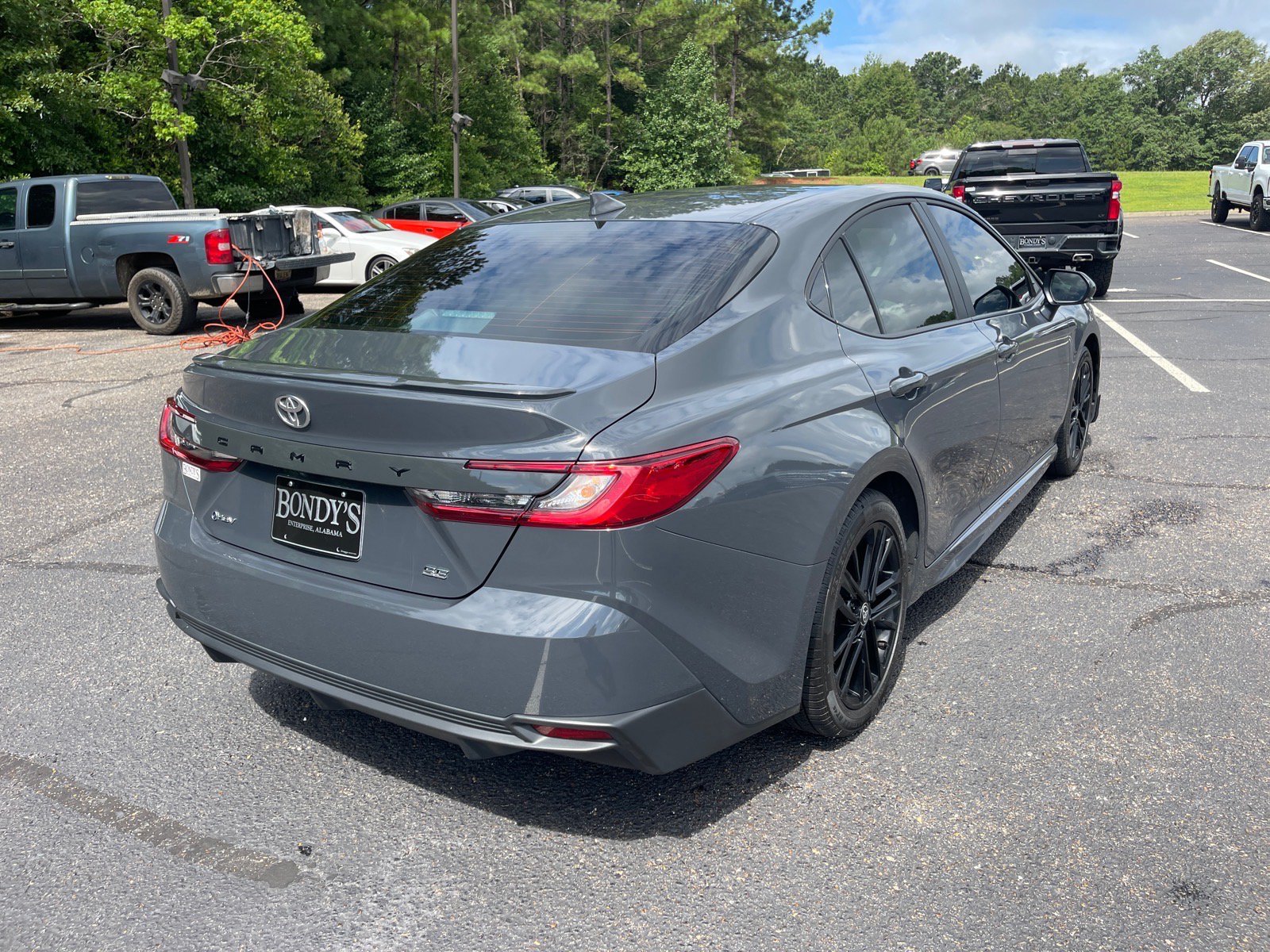 Used 2025 Toyota Camry SE w/ Multimedia Upgrade Package FWD image 17