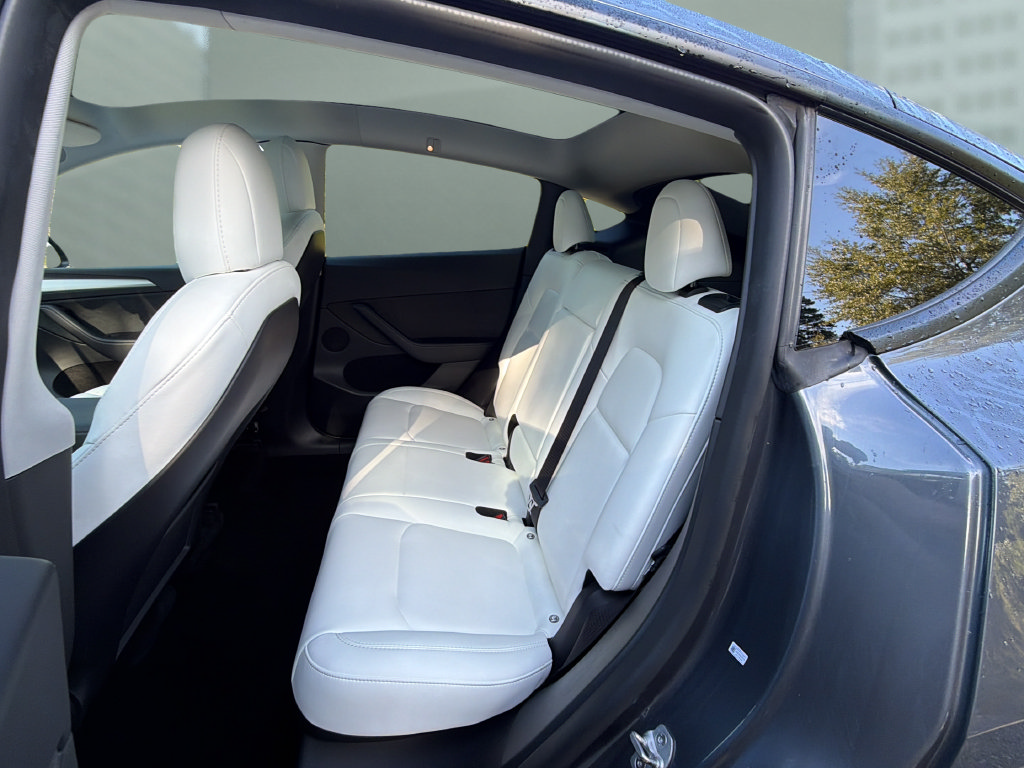 Used 2022 Tesla Model Y Long Range AWD/4WD image 12