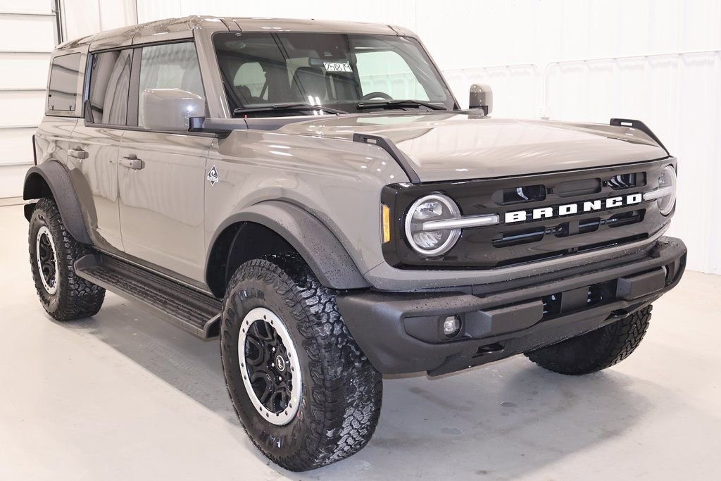 New 2025 Ford Bronco Outer Banks w/ Sasquatch Package image 2
