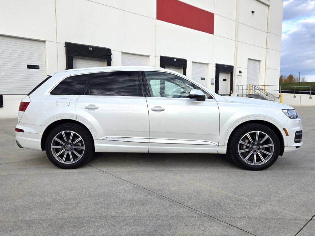 Used 2017 Audi Q7 3.0T Prestige AWD/4WD image 4