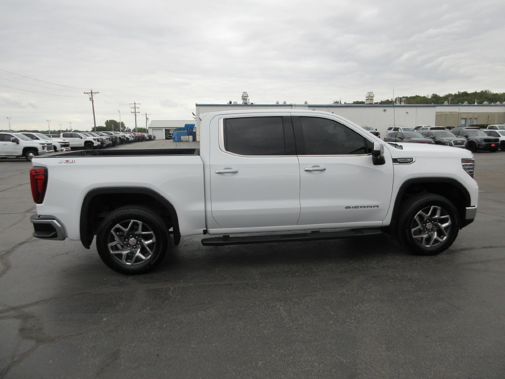 Used 2022 GMC Sierra 1500 SLT AWD/4WD image 5