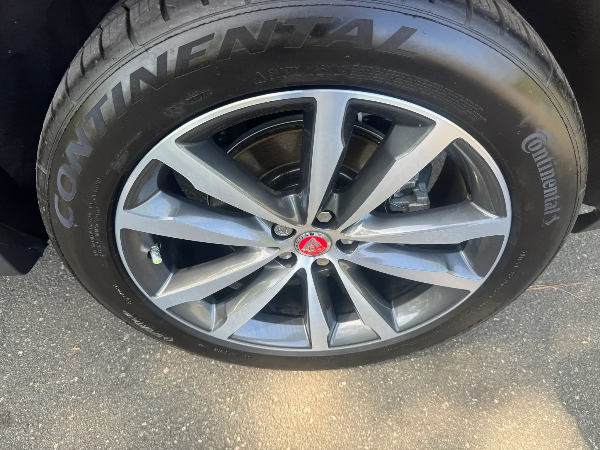 Used 2017 Jaguar F-PACE Prestige image 9