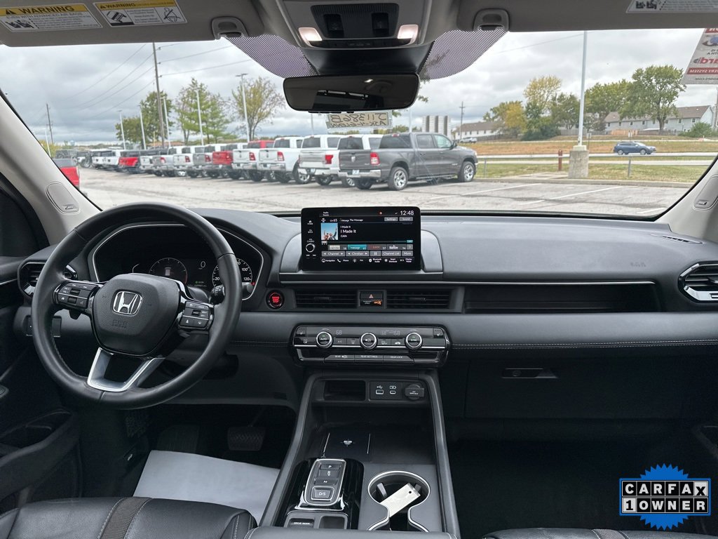 Used 2025 Honda Pilot Touring image 3