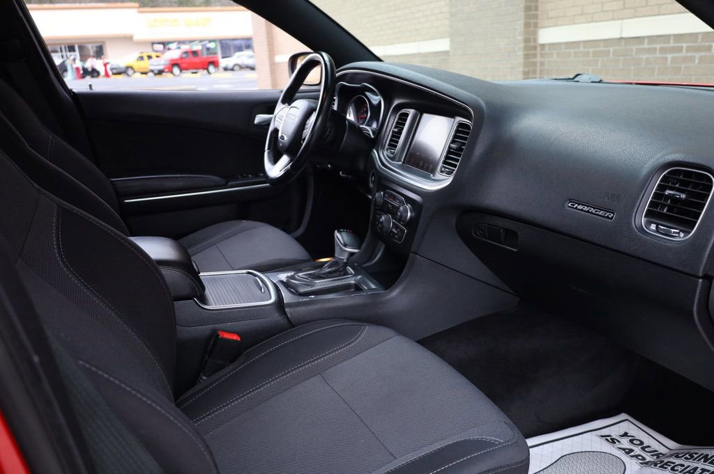 Used 2016 Dodge Charger SXT w/ Navigation & Travel Group image 25