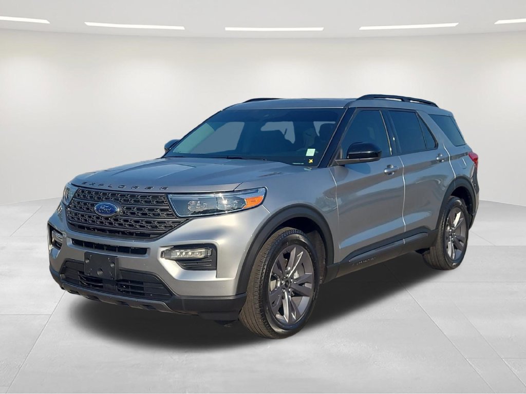 Used 2023 Ford Explorer XLT w/ Equipment Group 202A AWD/4WD image 1