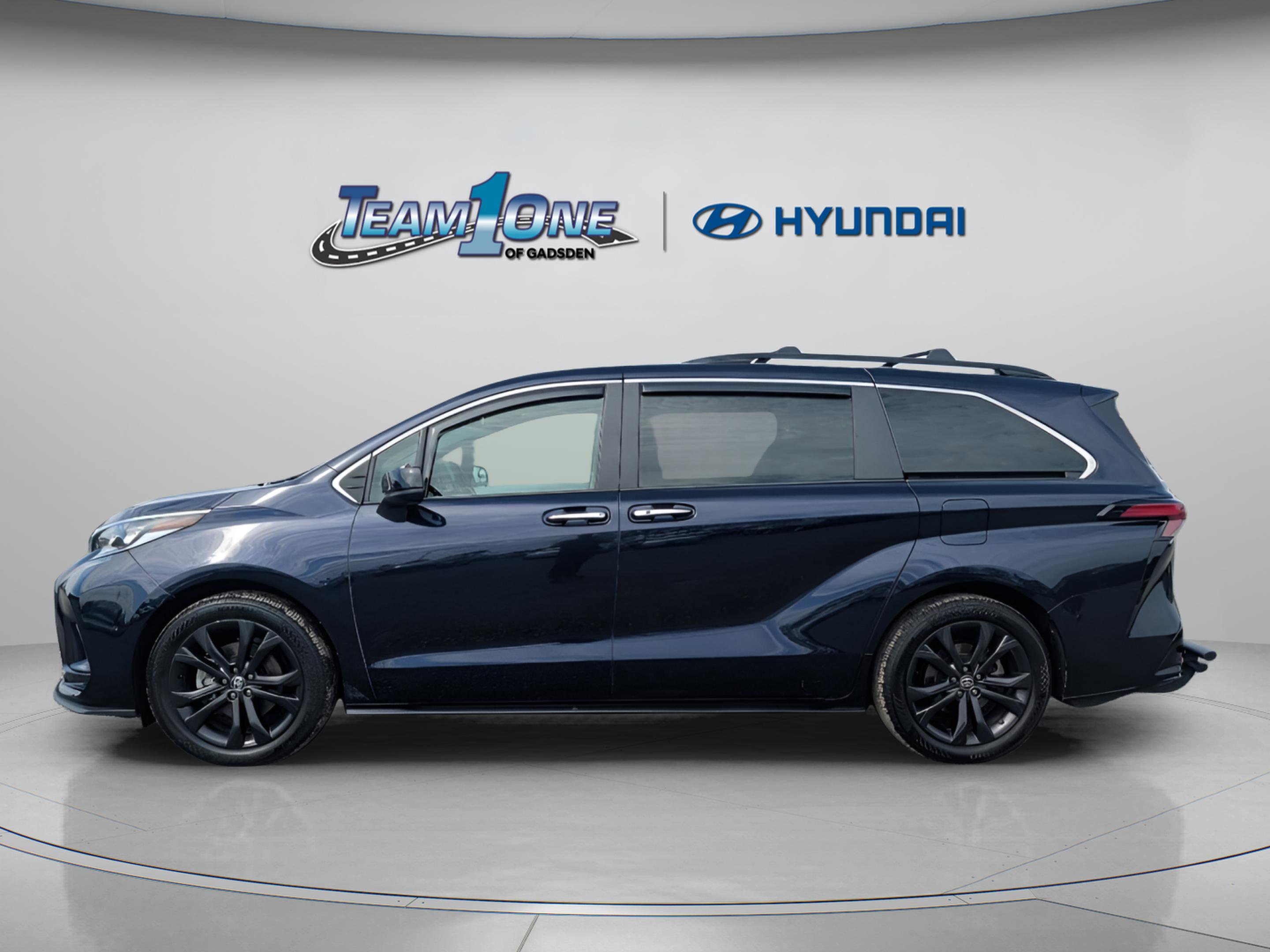 Used 2023 Toyota Sienna XSE w/ XSE Plus Package image 5