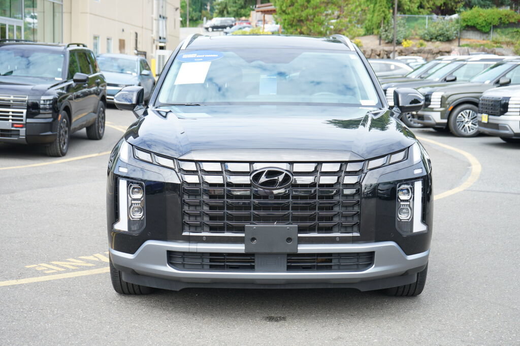 Used 2023 Hyundai Palisade Limited w/ Cargo Package AWD/4WD image 2
