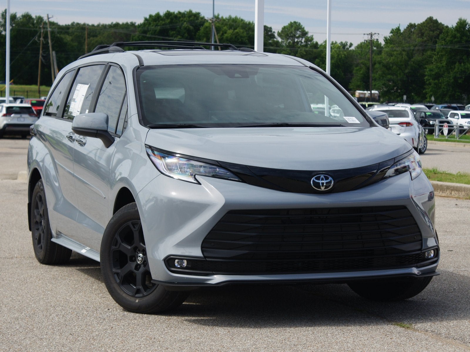 Certified 2026 Toyota Sienna XLE Woodland Edition AWD/4WD image 31