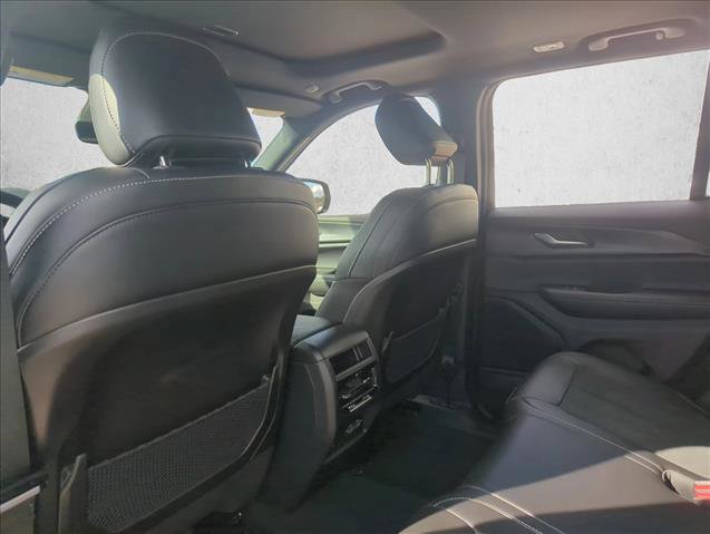 New 2025 Jeep Grand Cherokee Altitude image 15