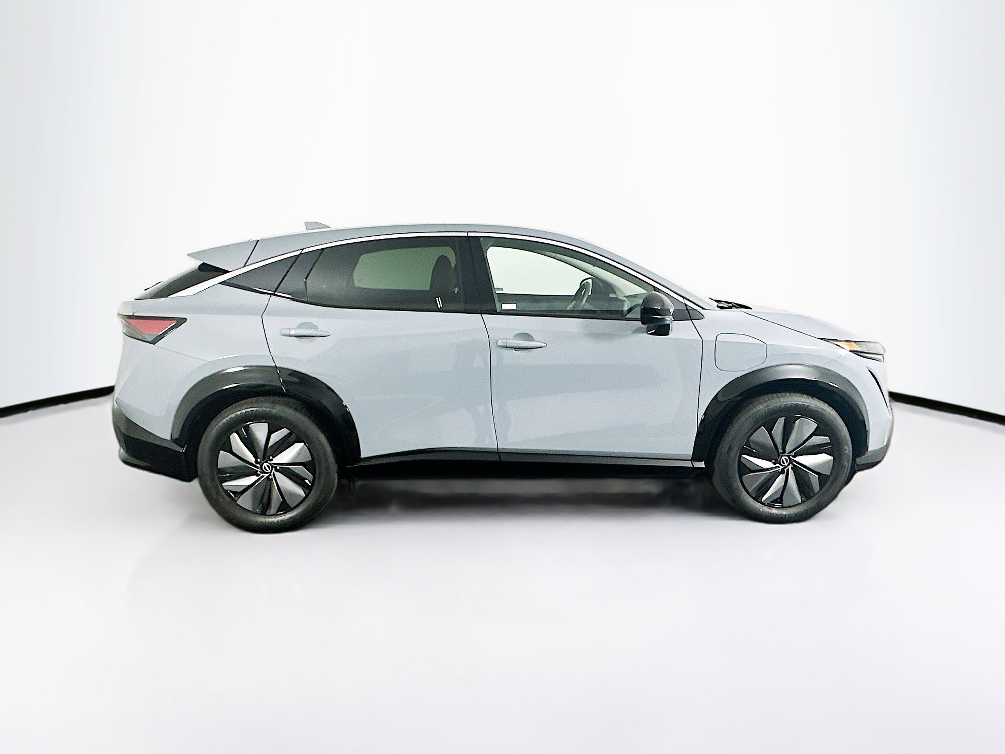 Used 2025 Nissan Ariya FWD image 10