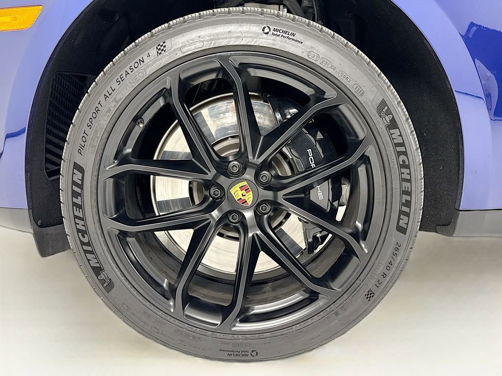 Certified 2024 Porsche Macan GTS image 35