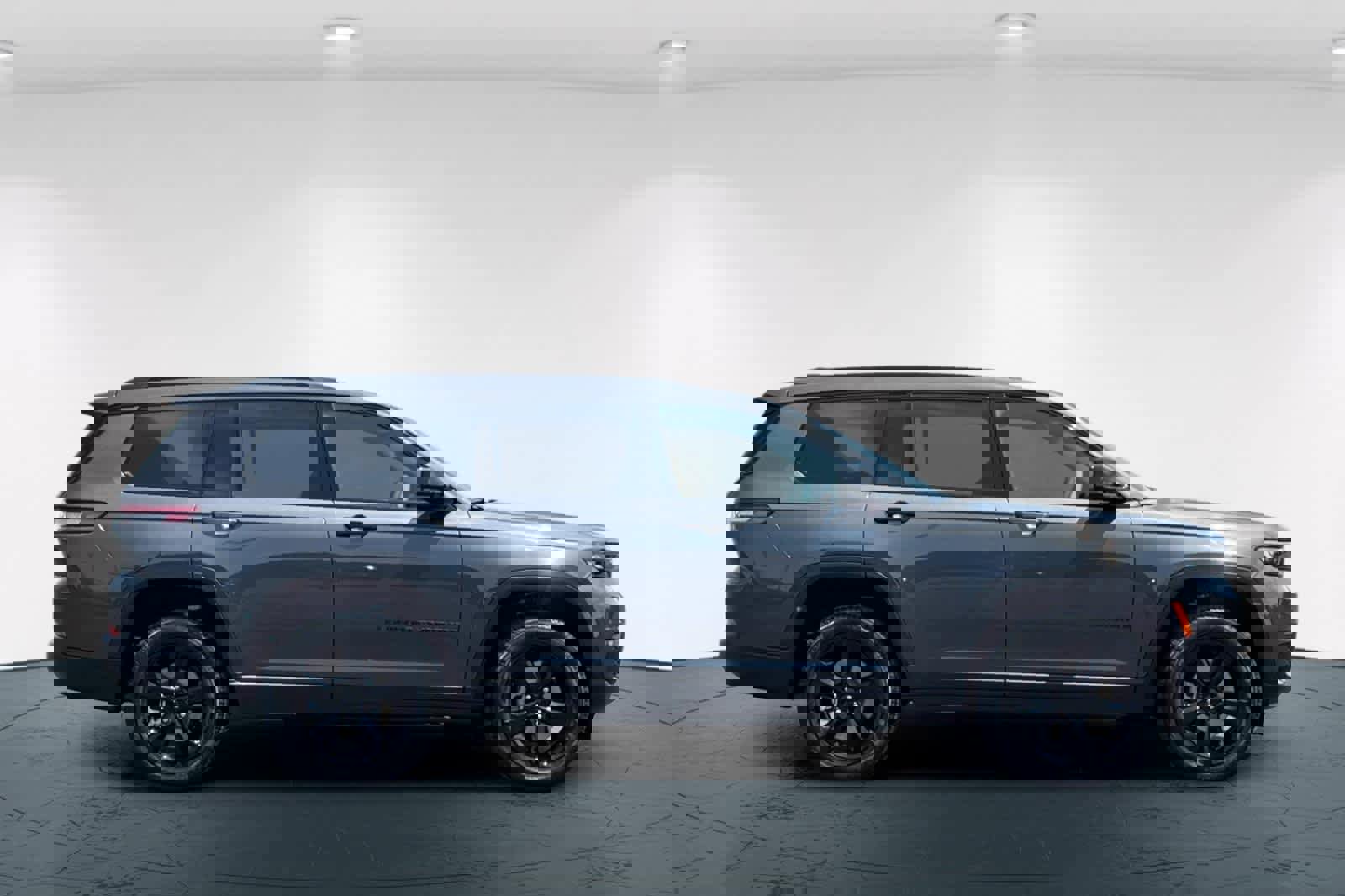 New 2025 Jeep Grand Cherokee L Limited w/ Black Appearance Package image 6