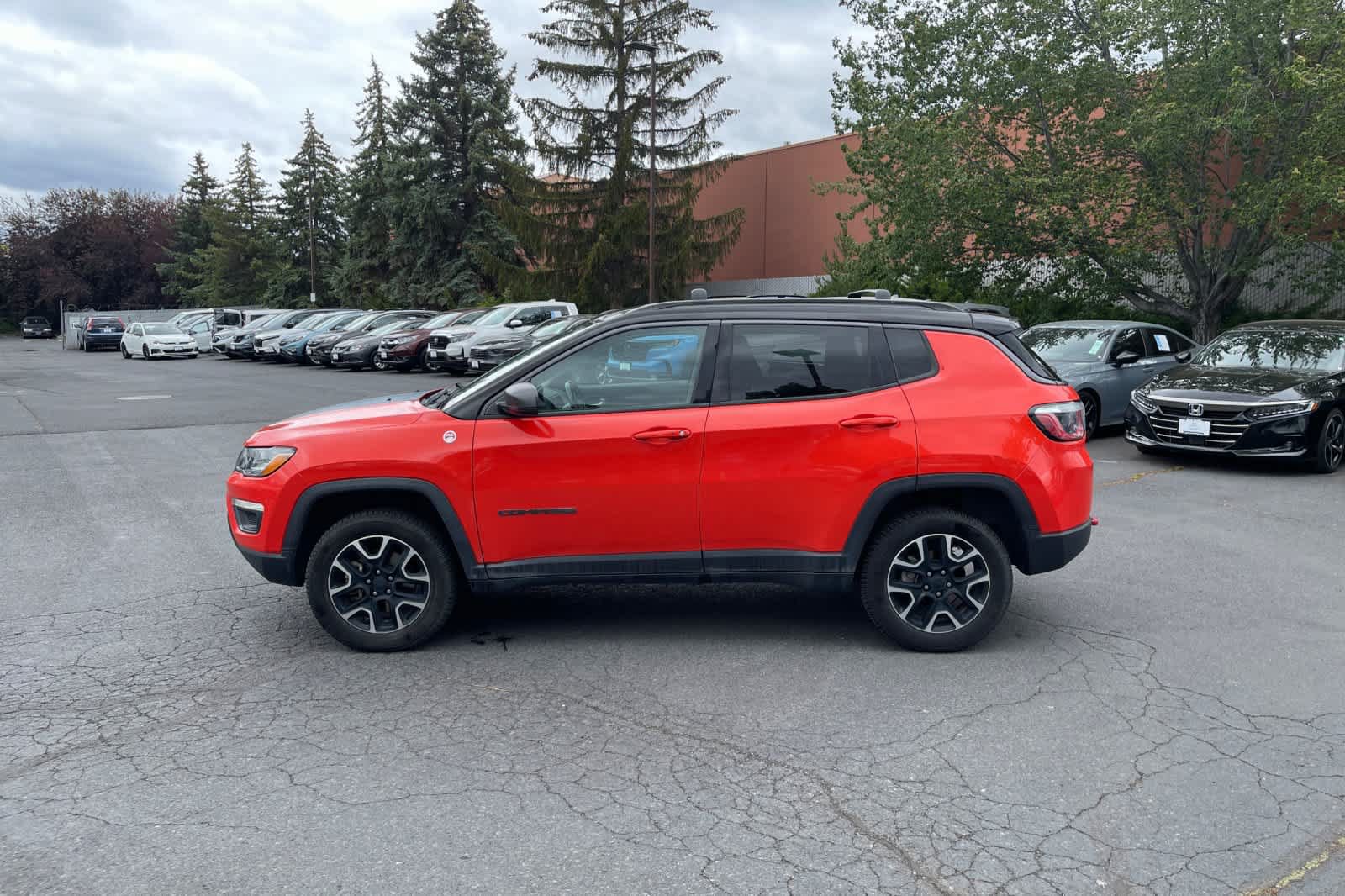 Used 2020 Jeep Compass Trailhawk AWD/4WD image 2