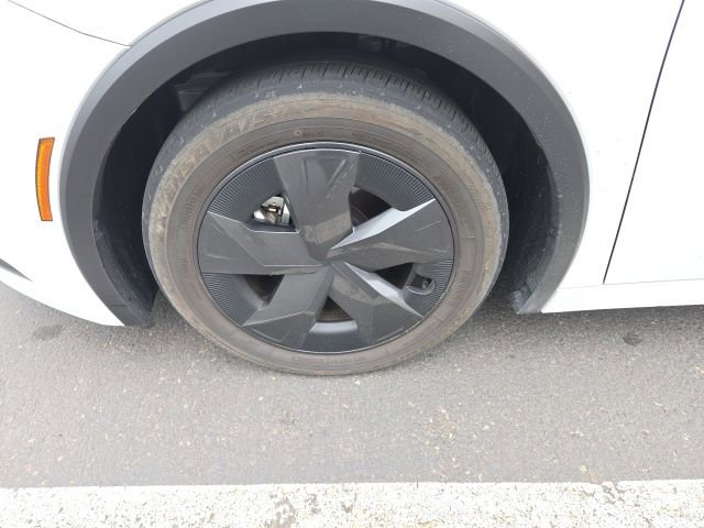 Used 2025 Toyota Prius LE FWD image 12