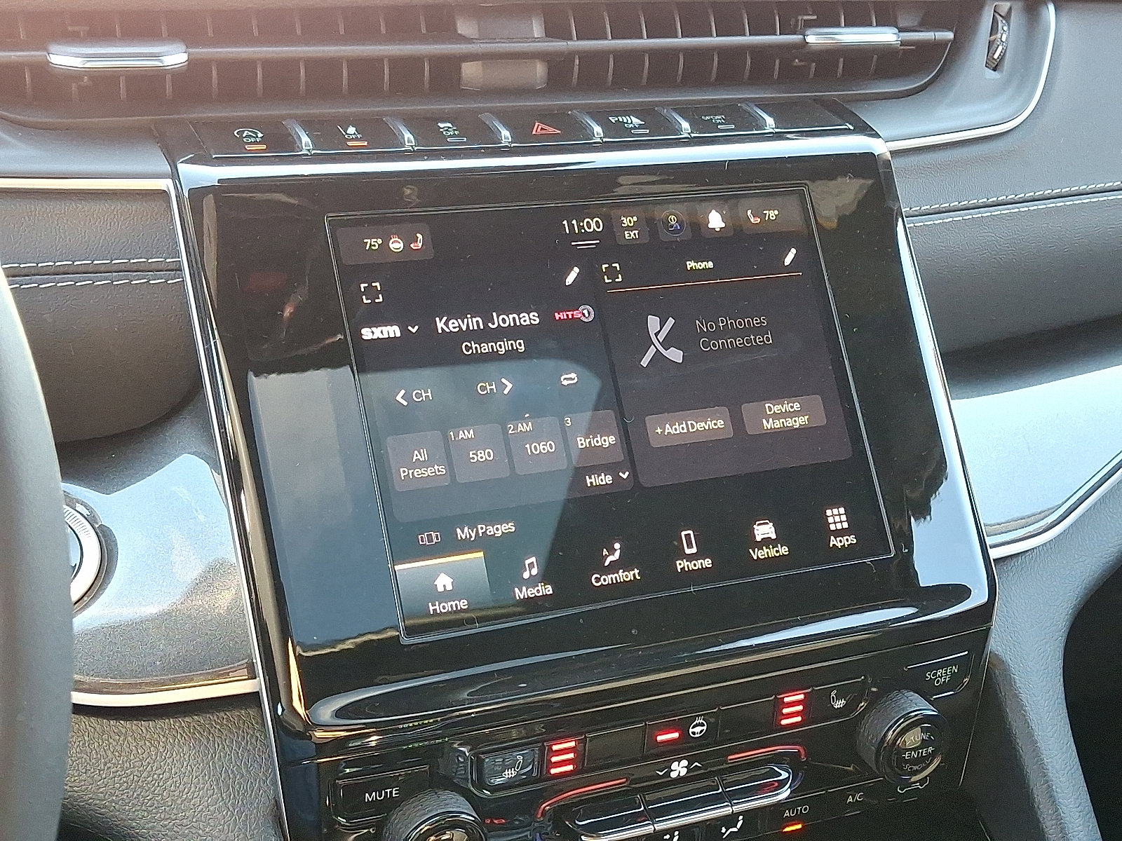 Used 2023 Jeep Grand Cherokee Altitude AWD/4WD image 19