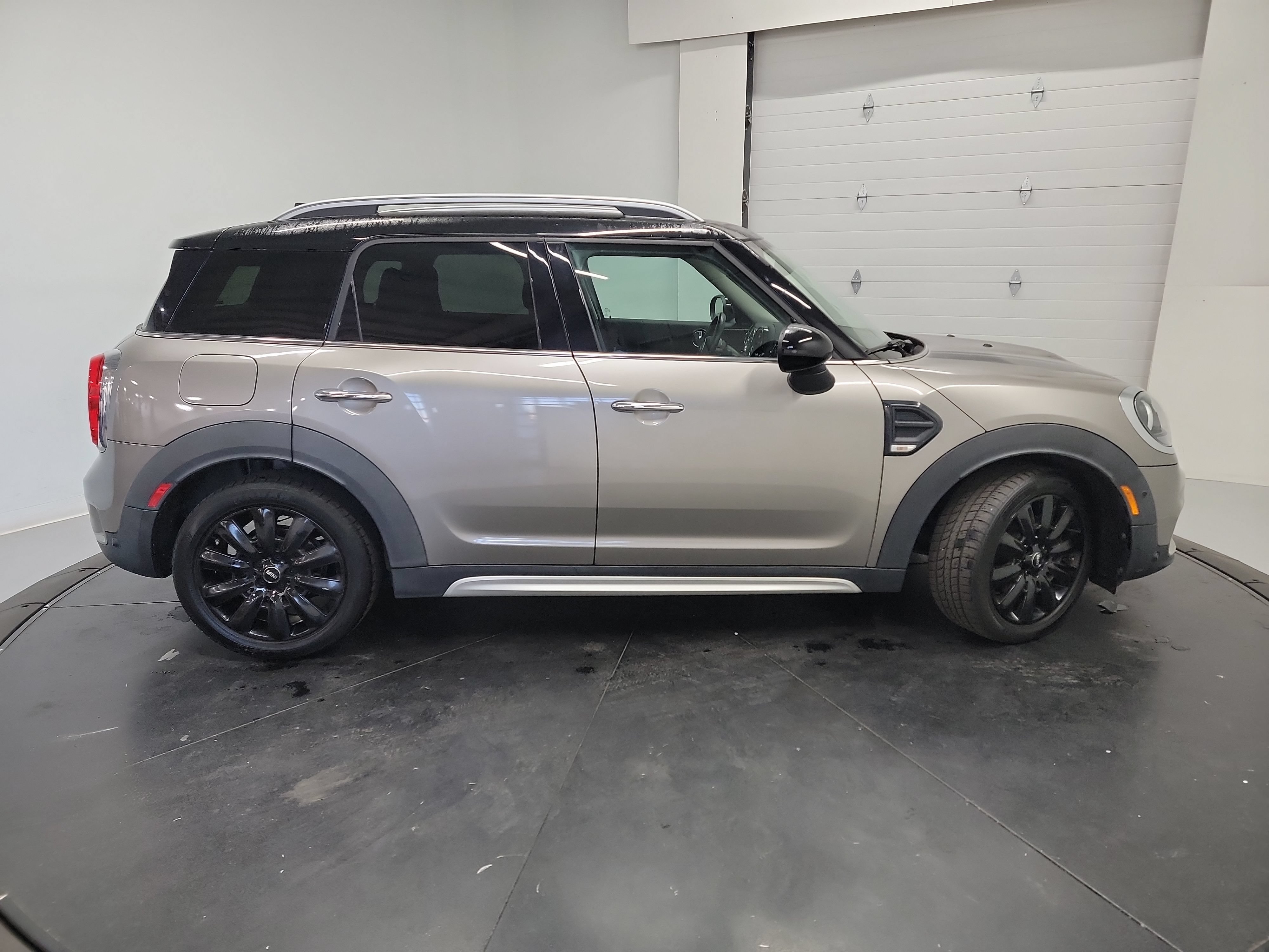 Used 2017 MINI Cooper Countryman FWD image 11
