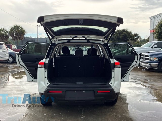 Used 2025 Nissan Pathfinder SV AWD/4WD image 16