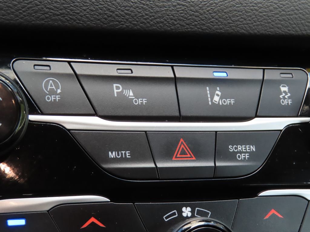 Certified 2024 Chrysler Pacifica Touring-L FWD image 9