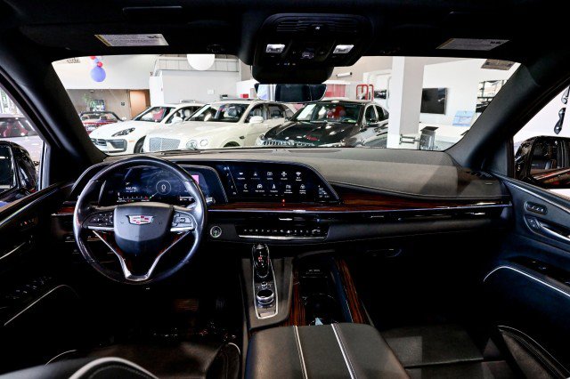 Used 2023 Cadillac Escalade ESV Premium Luxury image 29