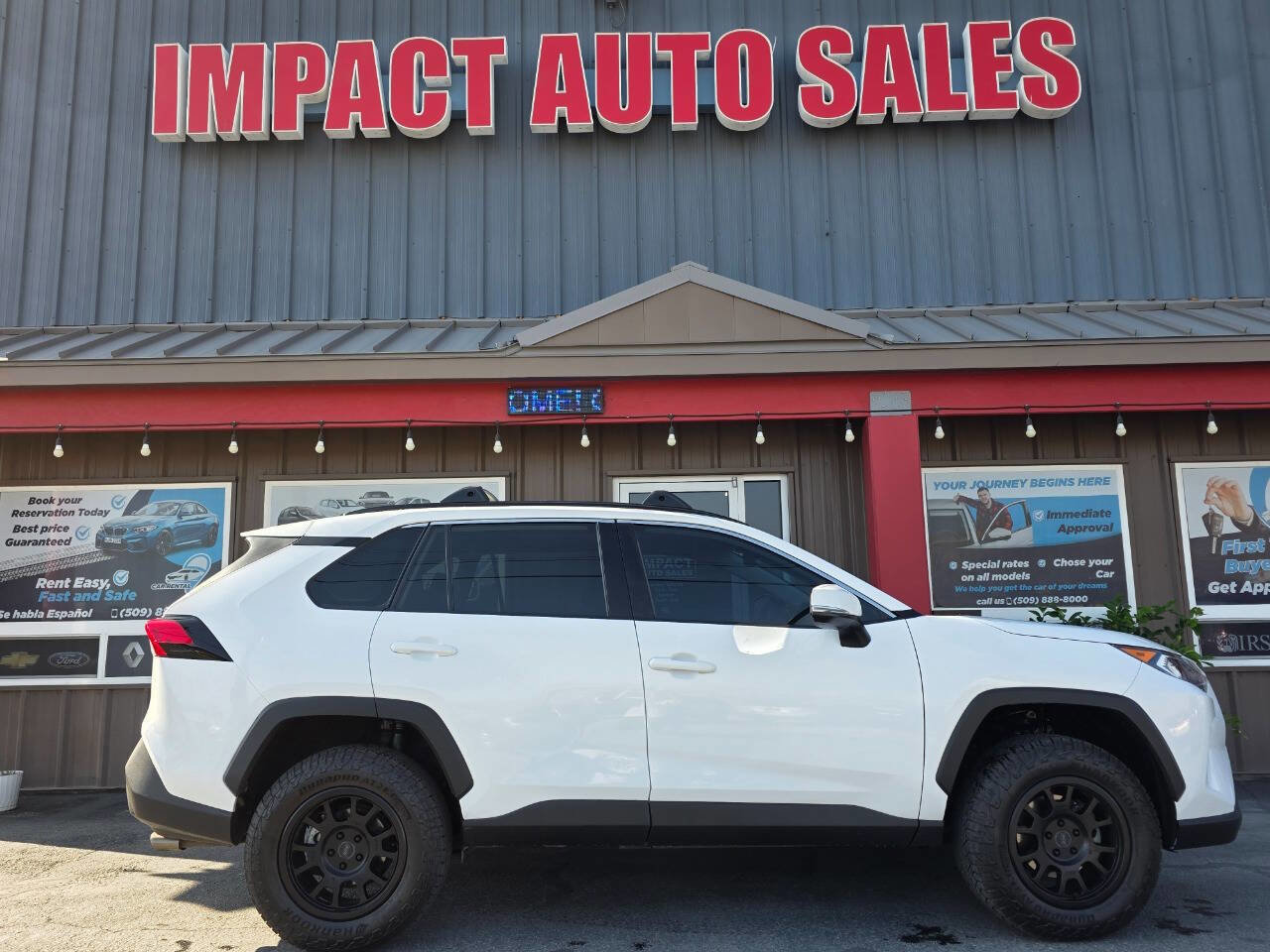 Used 2019 Toyota RAV4 XLE image 1