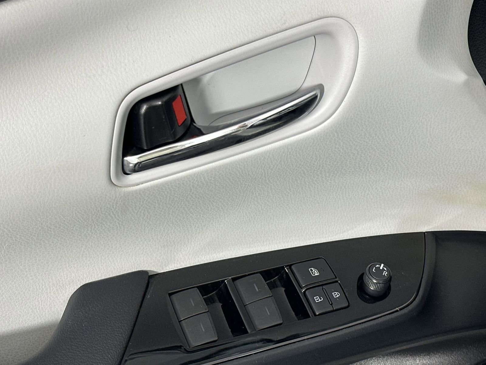 Used 2019 Toyota Prius Limited image 13