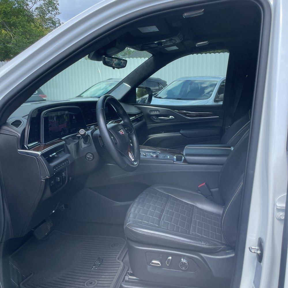 Used 2022 Cadillac Escalade ESV Sport Platinum w/ Heavy-Duty Trailer Package AWD/4WD image 13