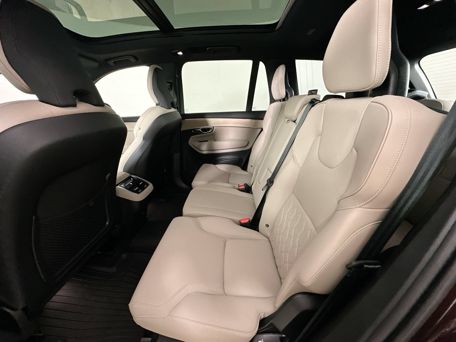 New 2026 Volvo XC90 B5 Core w/ Protection Package AWD/4WD image 37