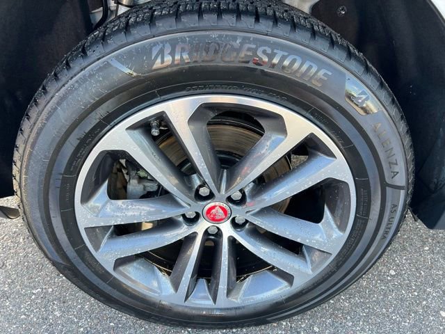 Used 2020 Jaguar F-PACE Premium image 15