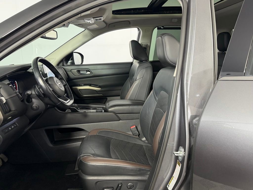 Used 2022 Nissan Pathfinder Platinum w/ Lighting Package (N92) image 20