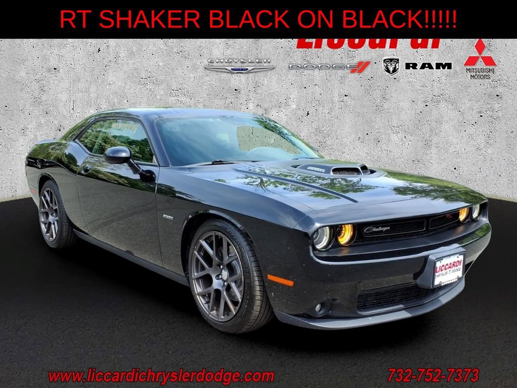 Used 2016 Dodge Challenger R/T RWD image 1
