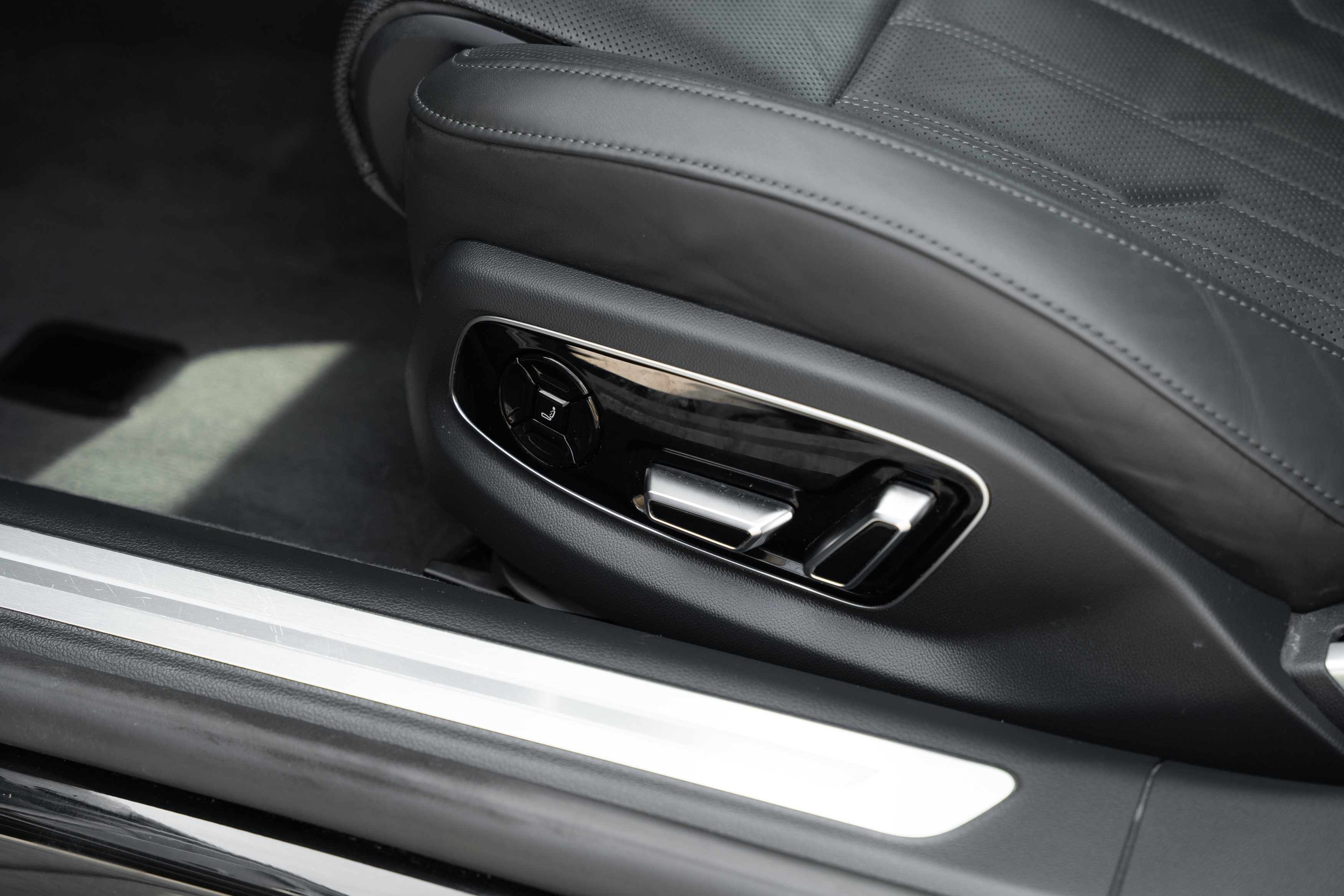 Certified 2022 Audi A8 L 3.0T AWD/4WD image 19
