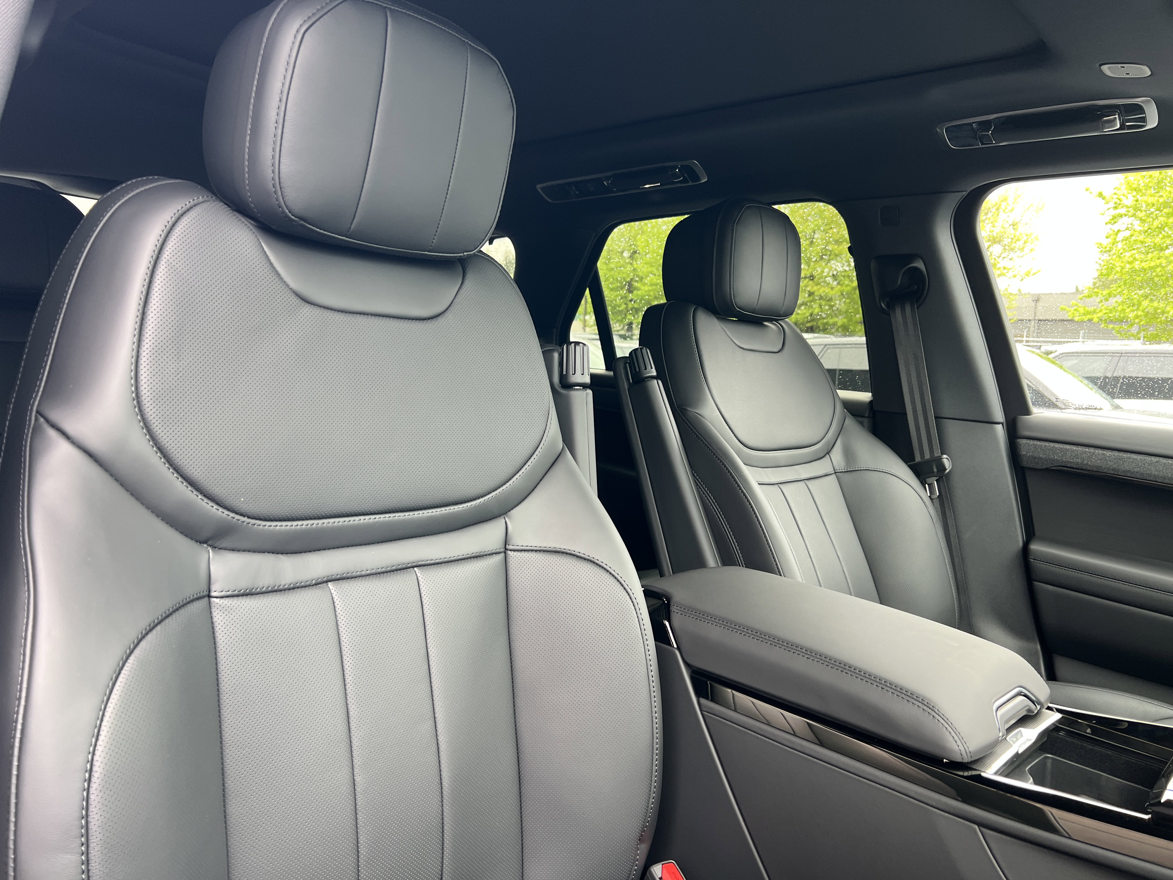 New 2025 Land Rover Range Rover Sport Dynamic SE AWD/4WD image 12