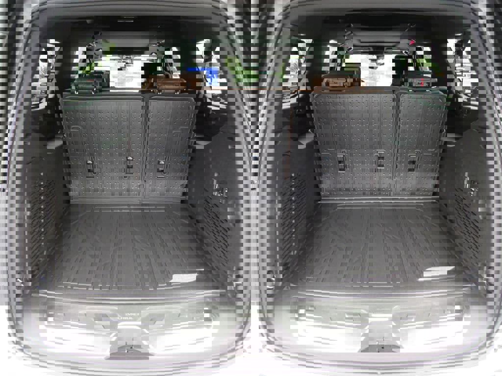 New 2026 Chevrolet Suburban High Country image 12