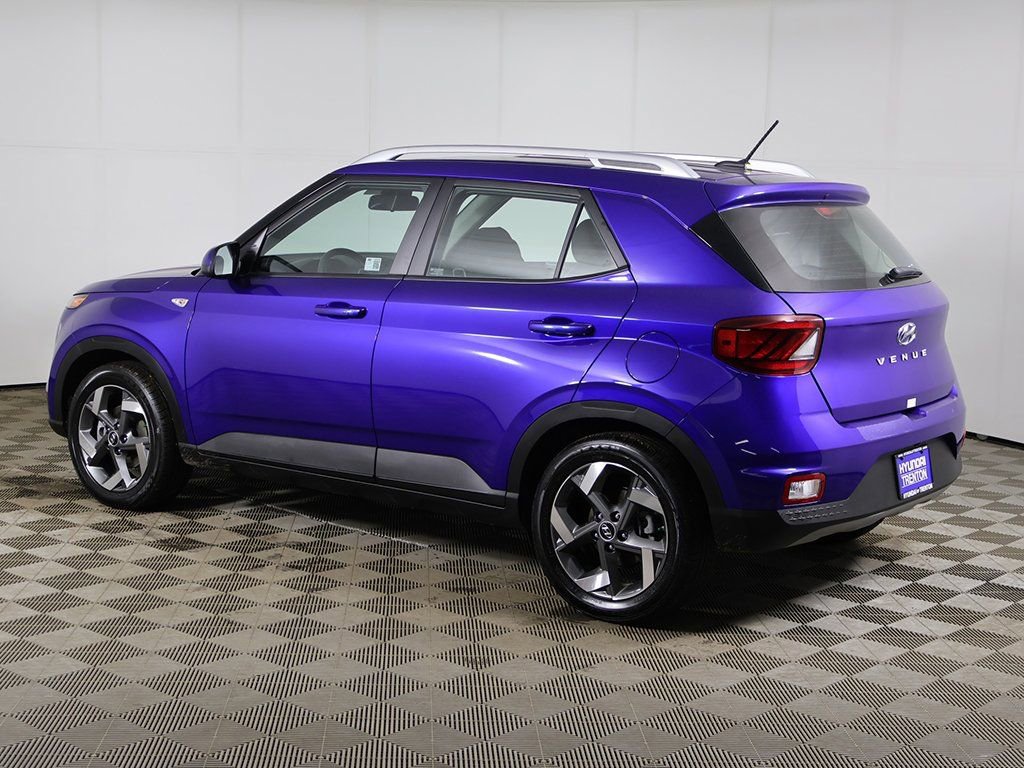 Certified 2025 Hyundai Venue Limited image 8