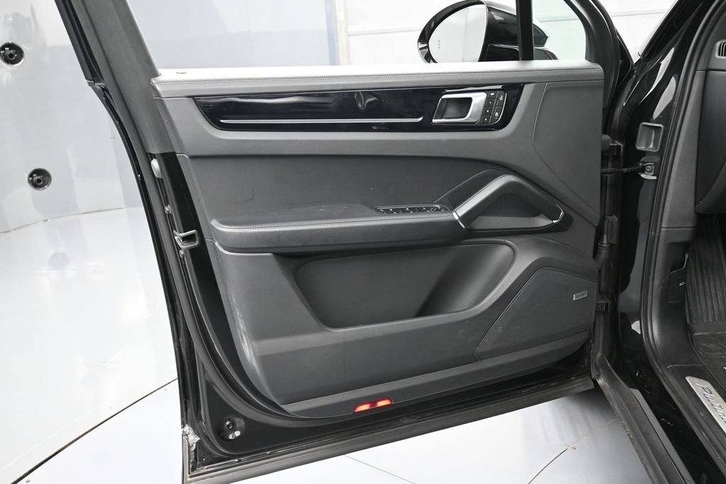 Certified 2023 Porsche Cayenne S Platinum AWD/4WD image 15